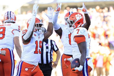 Our staff score predictions for No. 14 Clemson vs. No. 1 Georgia.